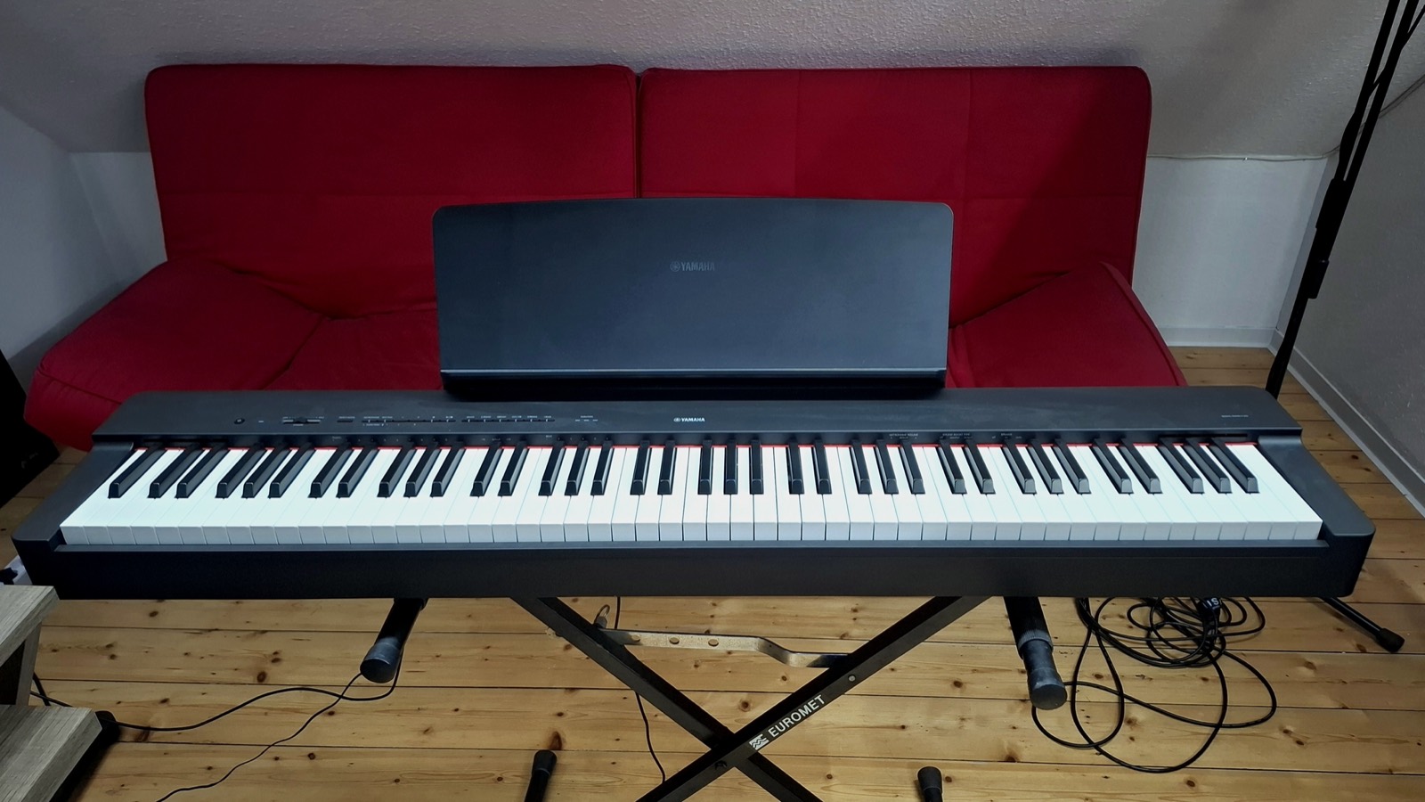 Yamaha P-225